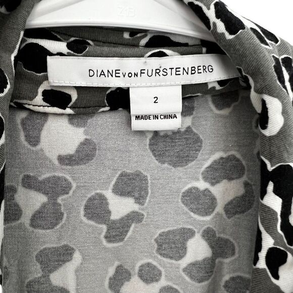 Diane von Furstenberg Leopard Long Sleeve V Neck Wrap Dress Sz 2 - Picture 4 of 10